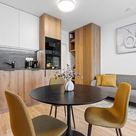 Metropolis Downtown With Balcony And Parking * ברטיסלאבה