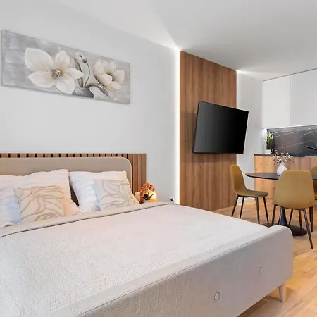 דירה Metropolis Downtown With Balcony And Parking *