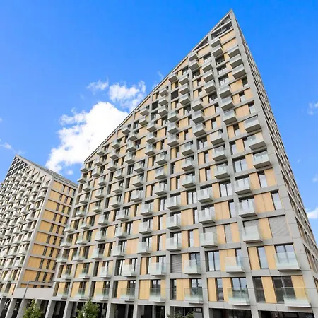דירה Metropolis Downtown With Balcony And Parking *